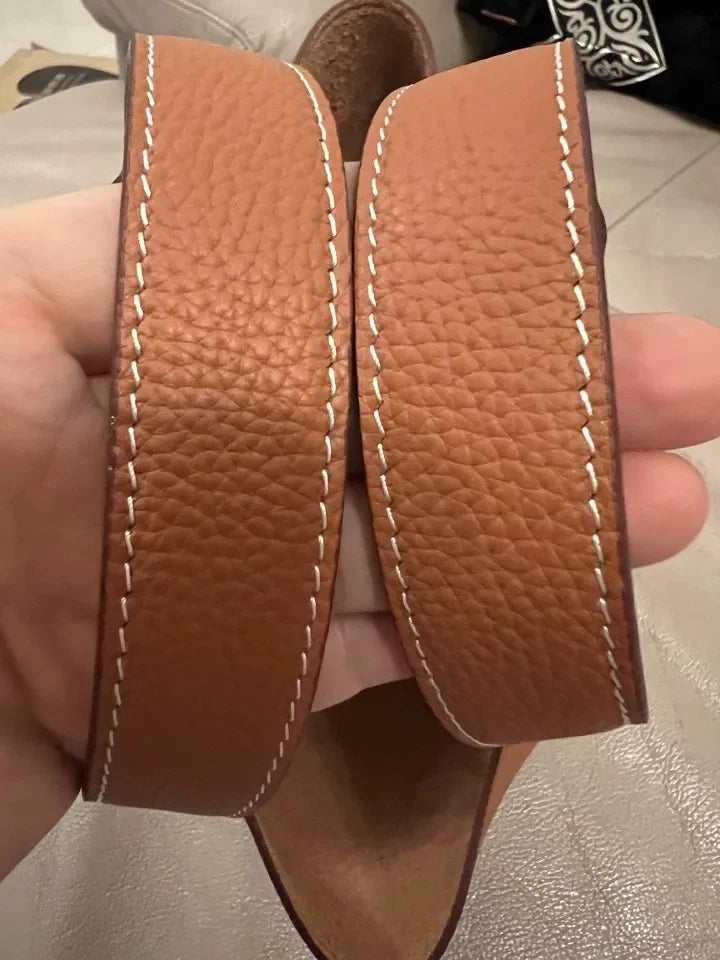 Women’s Leather Bucket Handbag A soft, stylish summer essential featuring a modern basket design with a convenient mobile phone pocket.