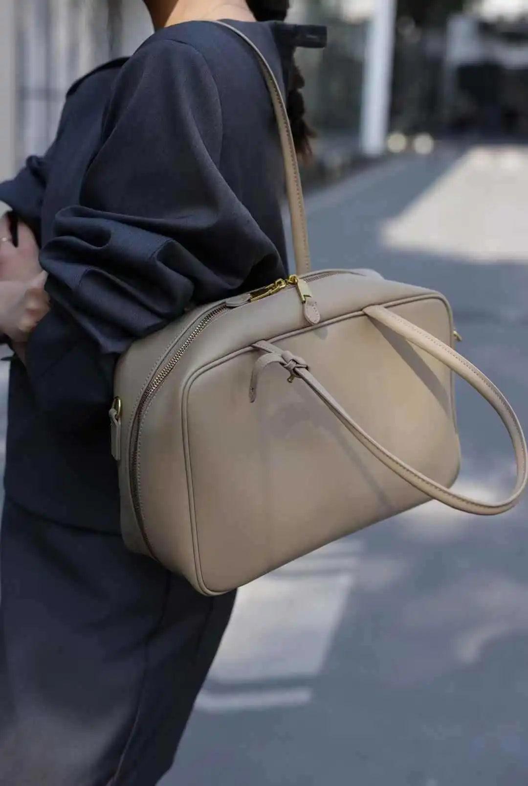 Luxury Genuine Leather Women’s Shoulder Bag Designer-style crossbody made from premium cowhide. Available in black, brown, and coffee colors with a spacious, elegant design for everyday use.