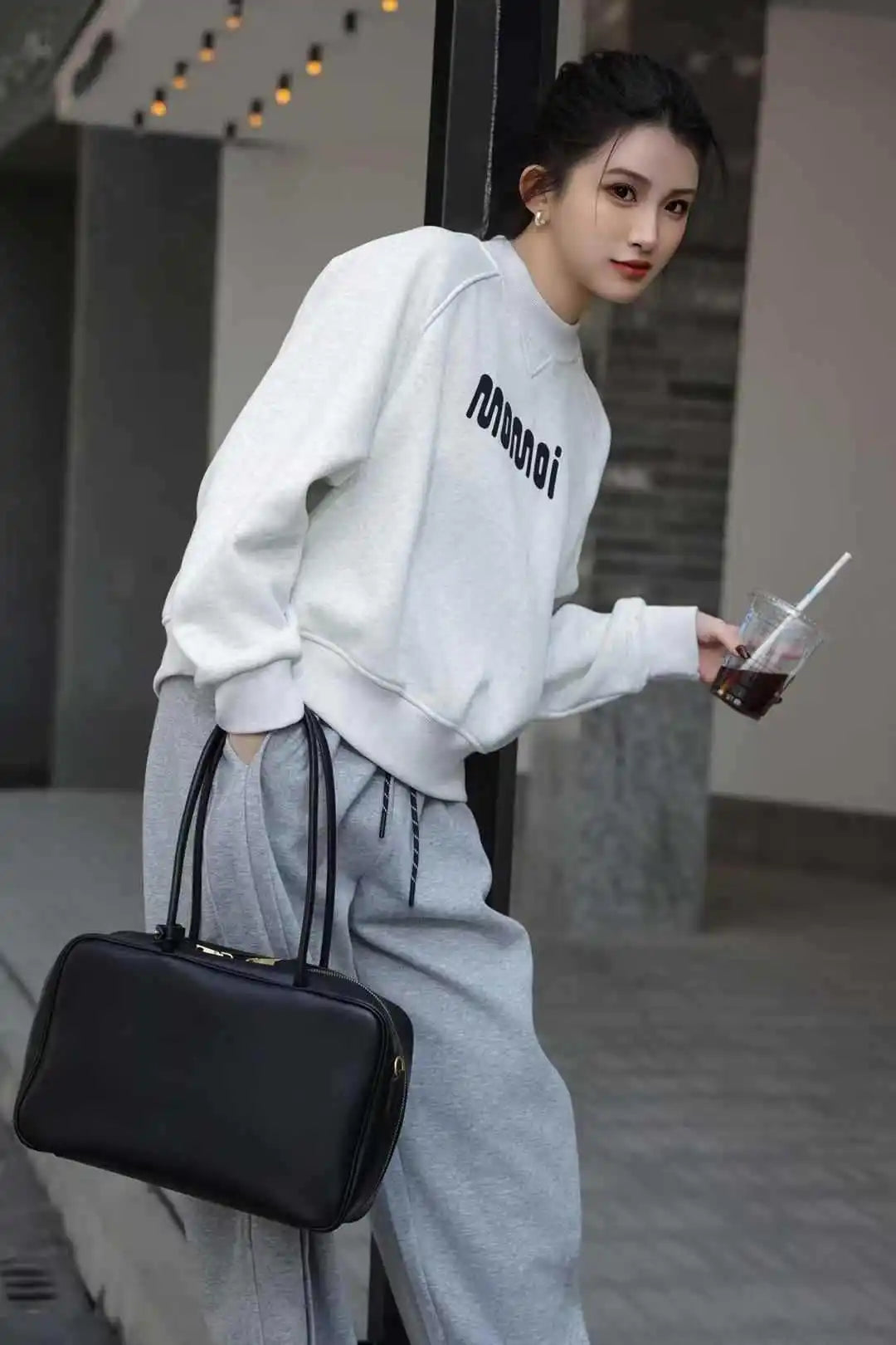 Luxury Genuine Leather Women’s Shoulder Bag Designer-style crossbody made from premium cowhide. Available in black, brown, and coffee colors with a spacious, elegant design for everyday use.