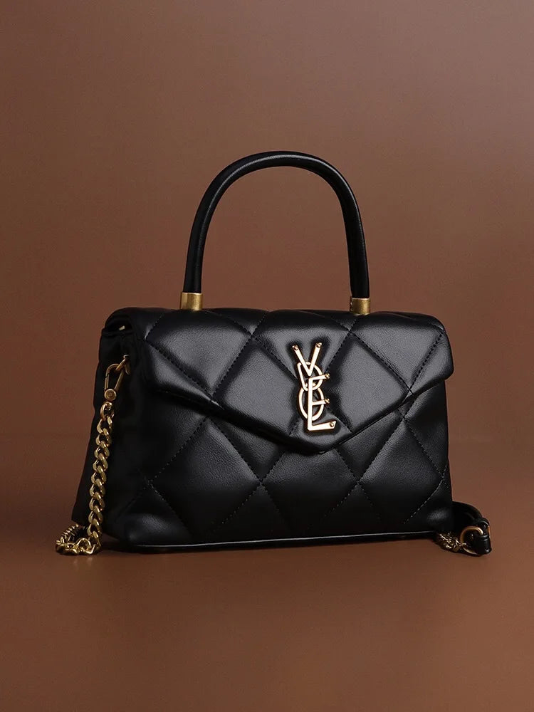 High-End Diamond Grid Handbag Fashion Chain Design Elegant and versatile shoulder/crossbody bag with a stylish quilted look. Perfect for everyday wear or special occasions.