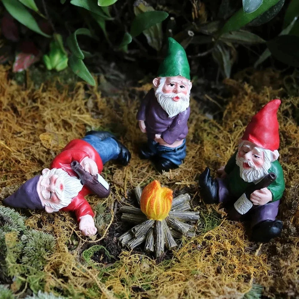 White Bearded Old Man Dwarf Sculpture Creative Urinating Gnome Statue Resin Crafts Garden Courtyard Home Decoration Accessories