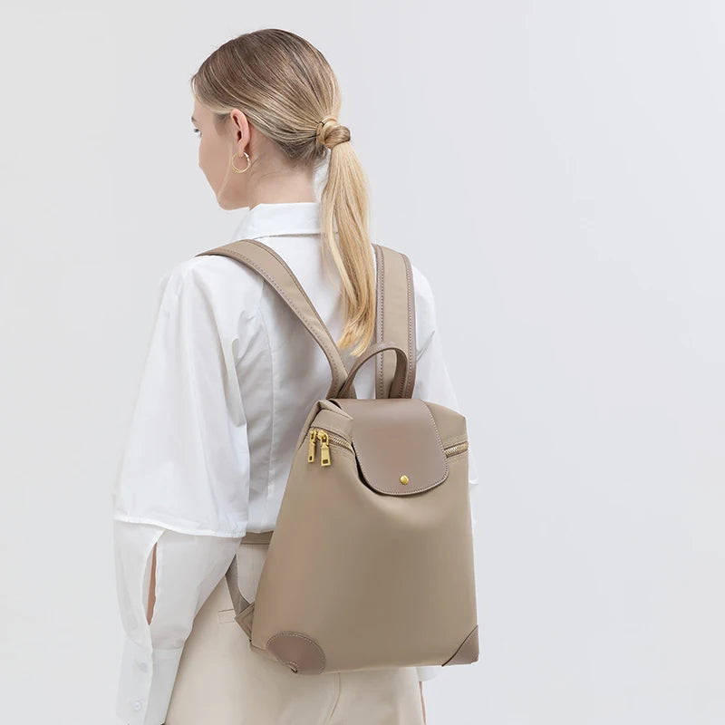 Women’s Luxury Oxford Backpack – Waterproof & Travel Ready
High-quality laptop backpack with a stylish design. Durable, spacious, and perfect for school, work, or travel