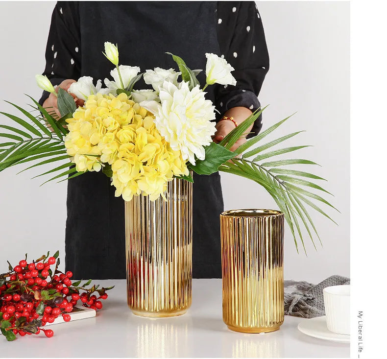 Nordic Ceramic Gold Vase – Elegant Home Décor Stylish flower arrangement vase perfect for living rooms, desktops, or as a thoughtful gift.