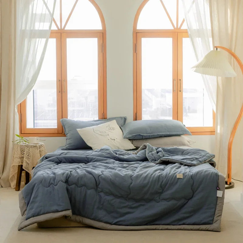 Japanese Polyester Cotton Quilted Summer Quilt Skin-friendly Washable Light Luxury Style Solid Color Lightweight Comforter