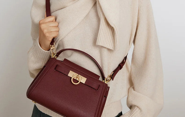 Medium High-End Handbag – Elegant & Versatile Stylish shoulder and crossbody bag, perfect for weddings and special occasions with a refined, classy look.