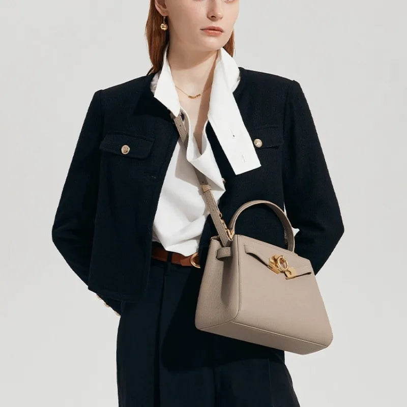 Medium High-End Handbag – Elegant & Versatile Stylish shoulder and crossbody bag, perfect for weddings and special occasions with a refined, classy look.