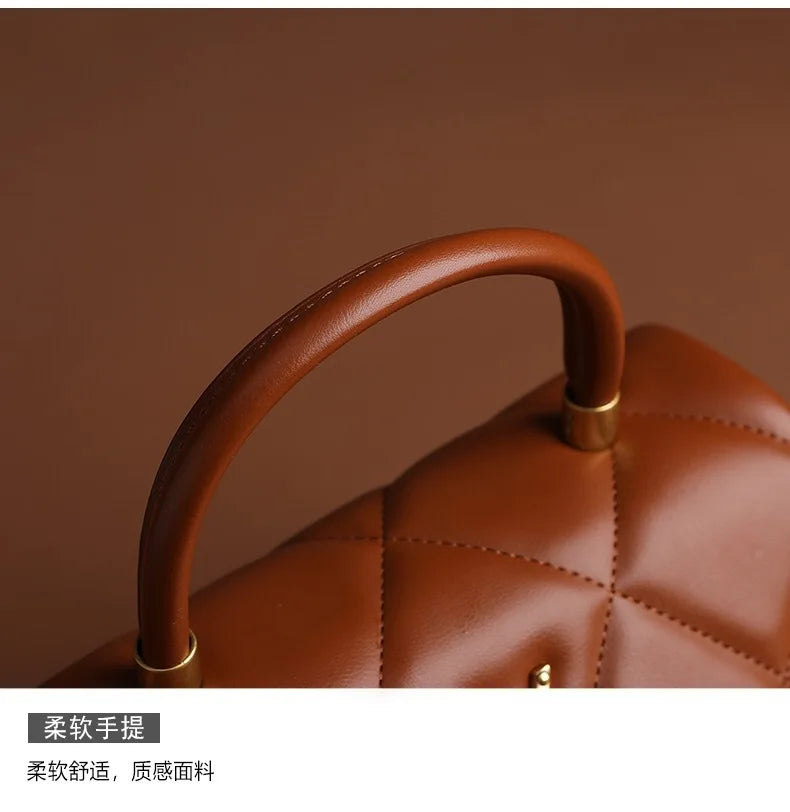 High-End Diamond Grid Handbag Fashion Chain Design Elegant and versatile shoulder/crossbody bag with a stylish quilted look. Perfect for everyday wear or special occasions.
