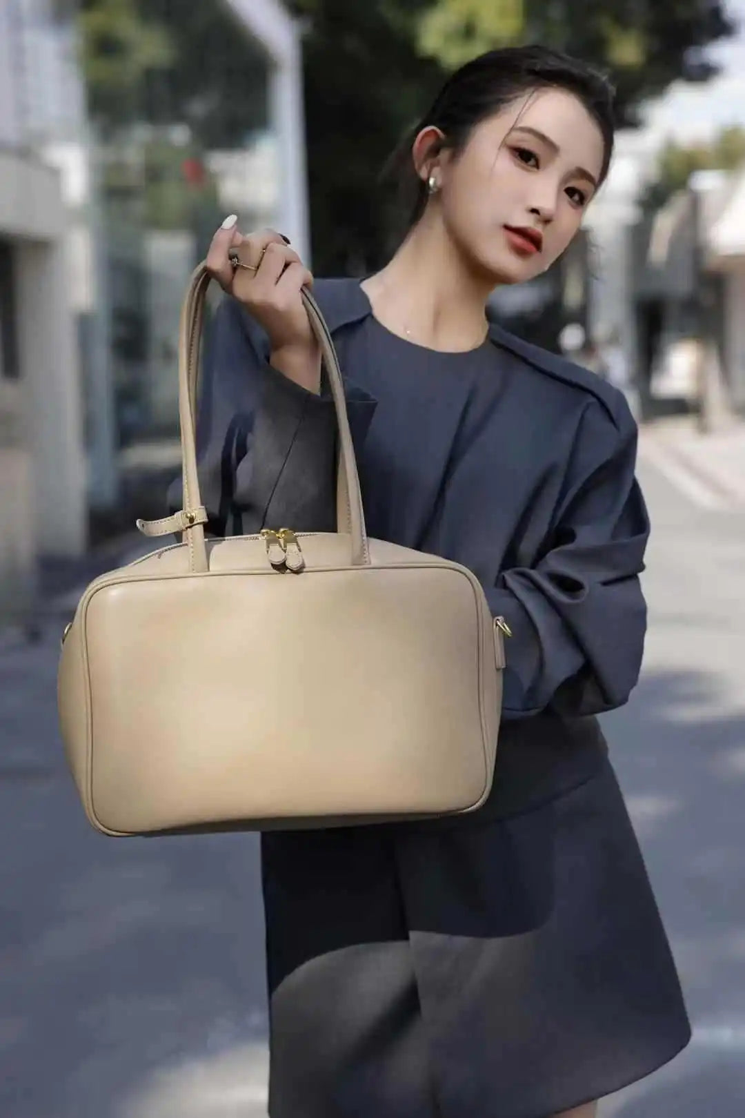 Luxury Genuine Leather Women’s Shoulder Bag Designer-style crossbody made from premium cowhide. Available in black, brown, and coffee colors with a spacious, elegant design for everyday use.