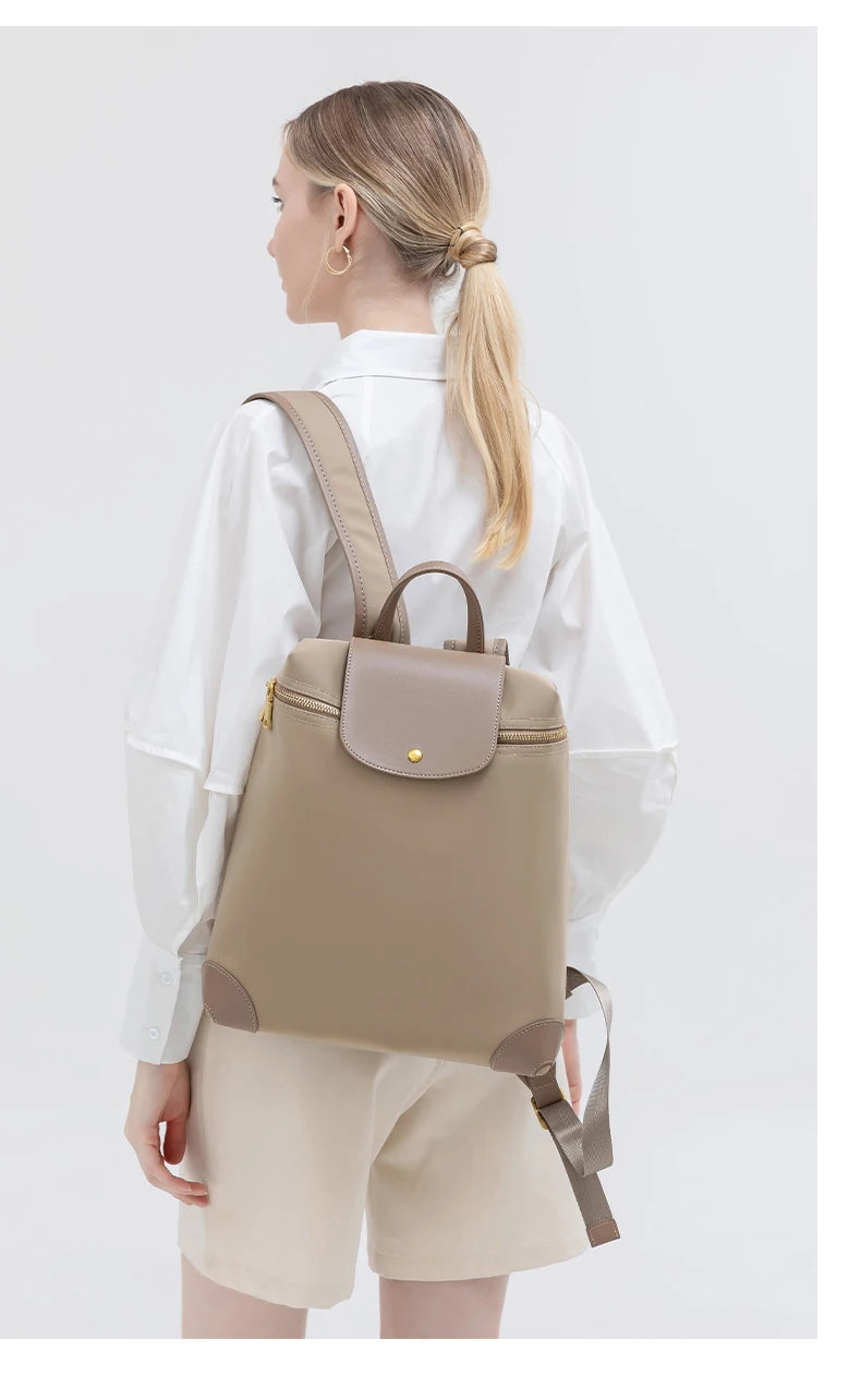 Women’s Luxury Oxford Backpack – Waterproof & Travel Ready
High-quality laptop backpack with a stylish design. Durable, spacious, and perfect for school, work, or travel