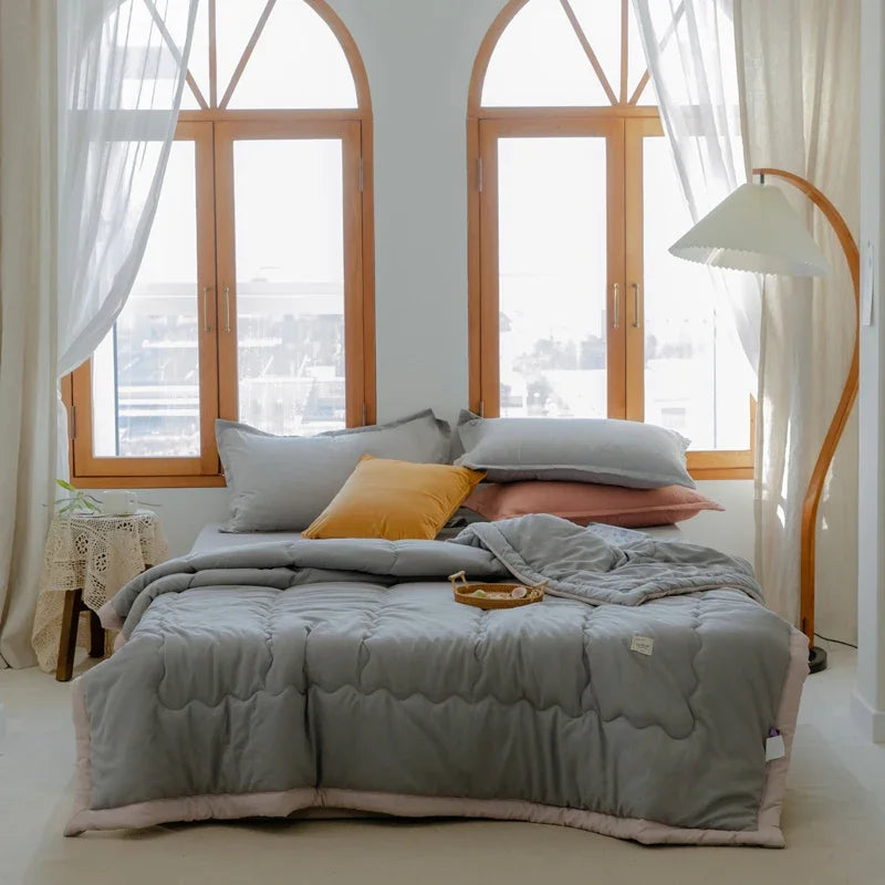 Japanese Polyester Cotton Quilted Summer Quilt Skin-friendly Washable Light Luxury Style Solid Color Lightweight Comforter