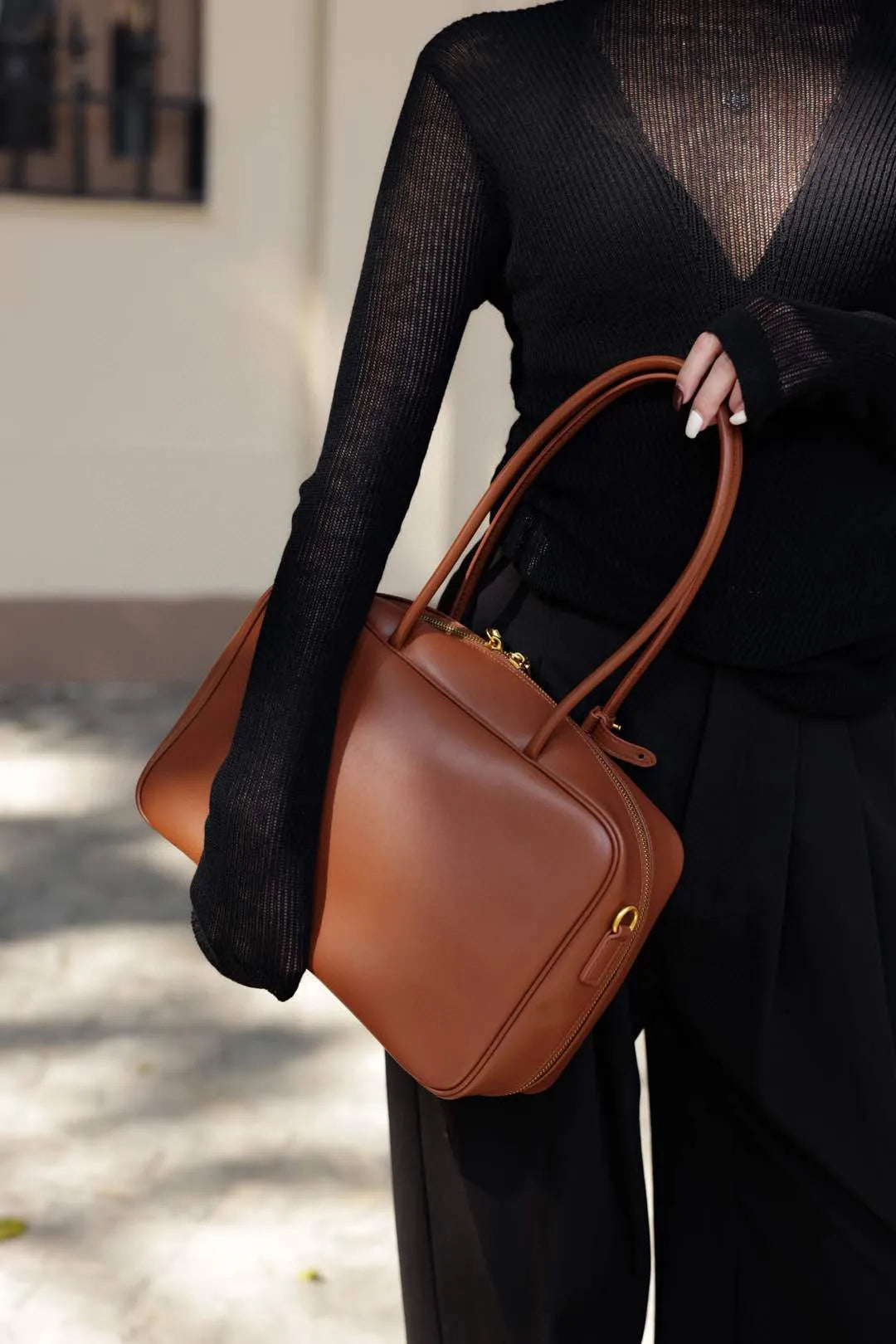Luxury Genuine Leather Women’s Shoulder Bag Designer-style crossbody made from premium cowhide. Available in black, brown, and coffee colors with a spacious, elegant design for everyday use.